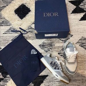 $1150 Authentic christian dior B27 calf logo sneakers